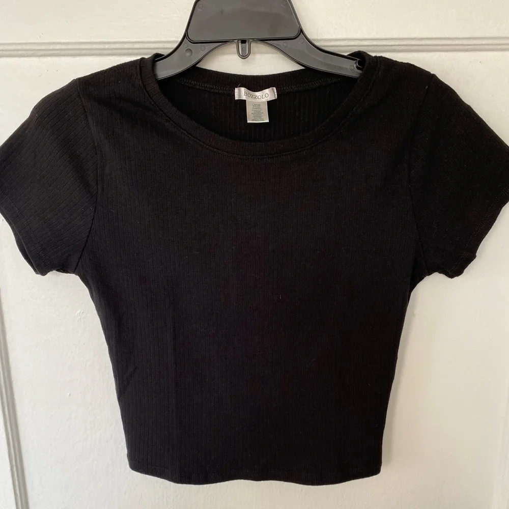 Simple Ribbed Crop Tee - Picture 4 of 5